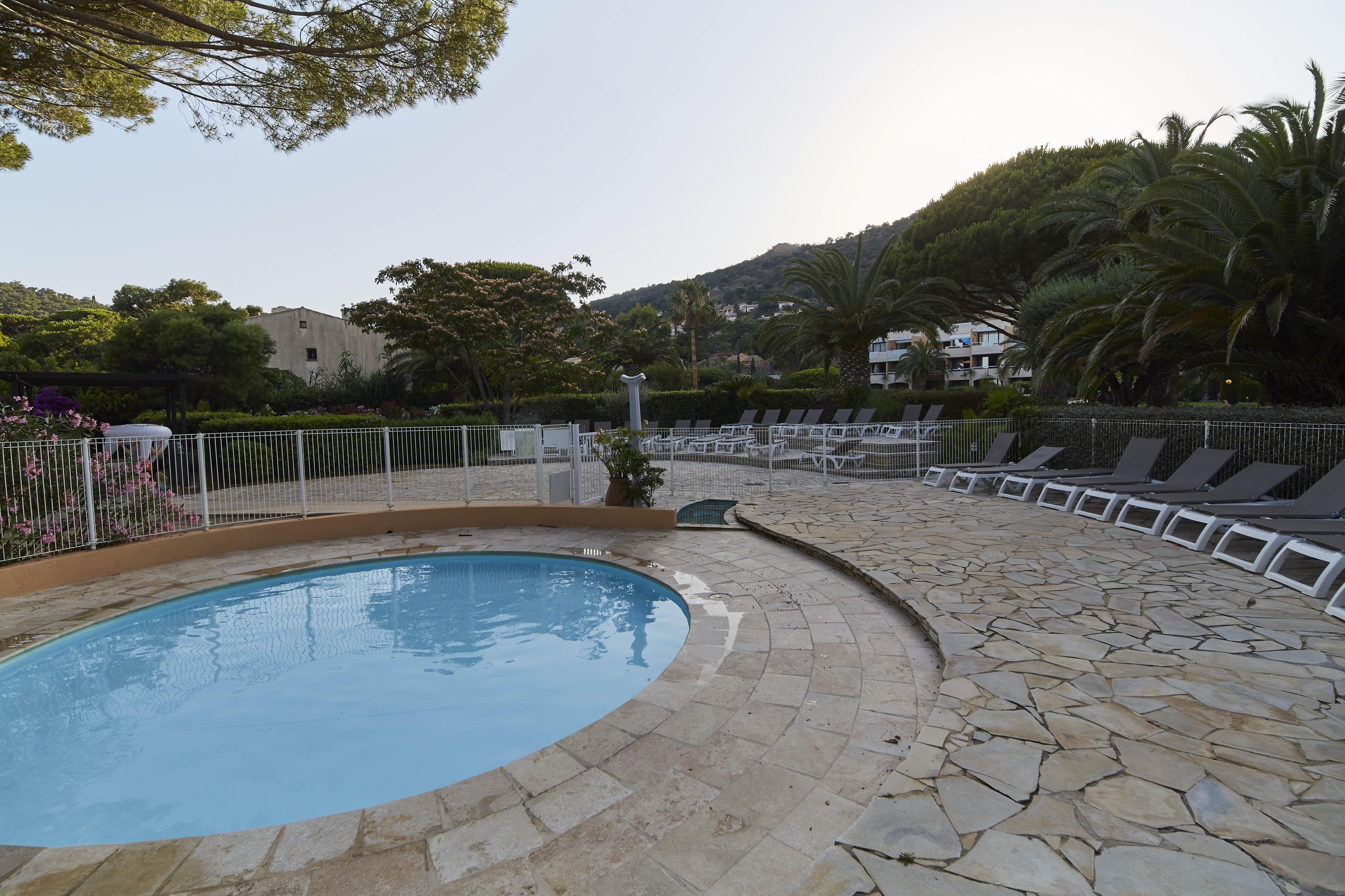 Residence Pierre & Vacances L'Anse De Pramousquier Le Lavandou Bagian luar foto